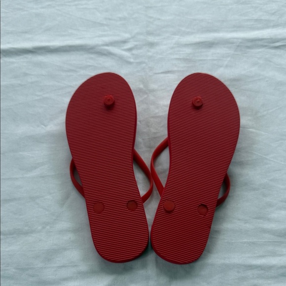Abercrombie 8/9 Red Flip Flops with Pineapple Print - Picture 2 of 3